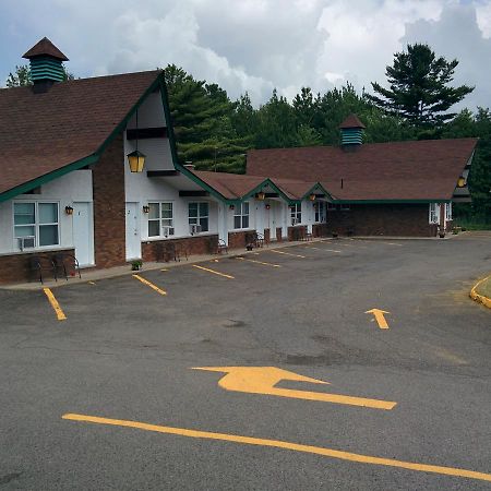 Motel les Pins Granby Extérieur photo
