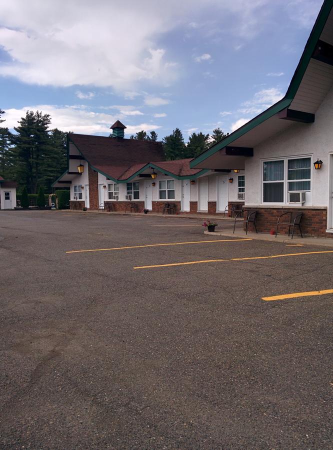 Motel les Pins Granby Extérieur photo