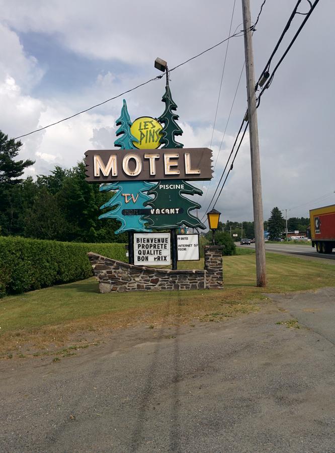 Motel les Pins Granby Extérieur photo
