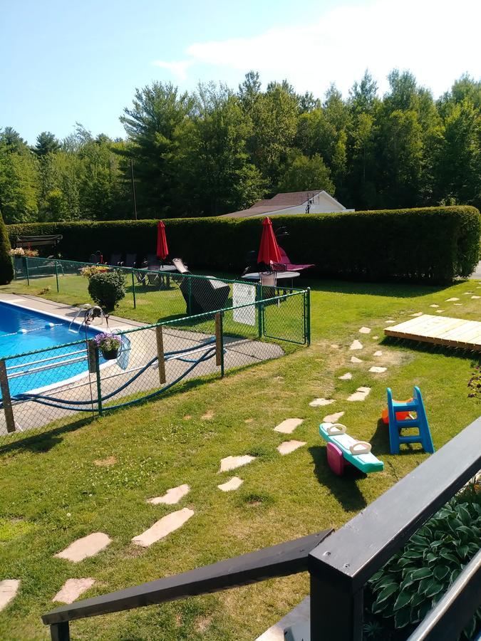 Motel les Pins Granby Extérieur photo